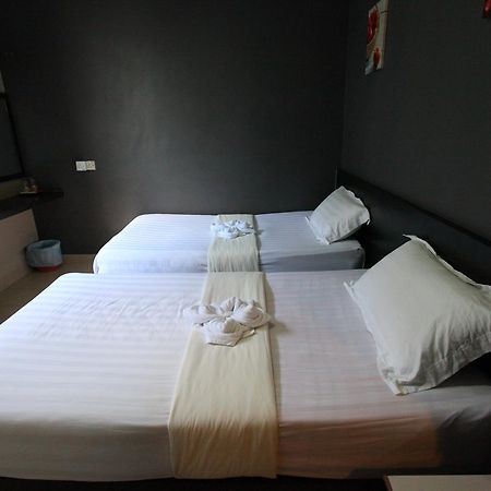 Mandarin Hotel Kuching Extérieur photo