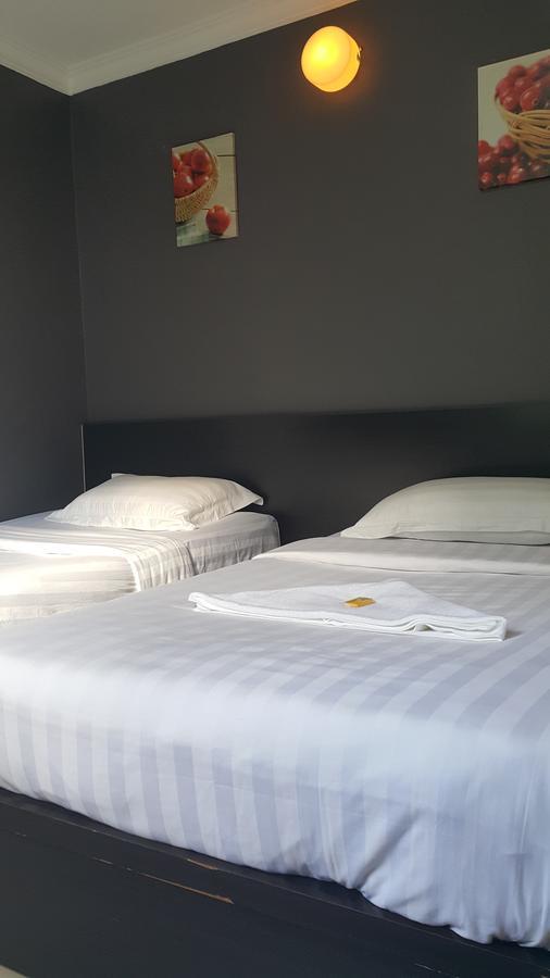 Mandarin Hotel Kuching Extérieur photo