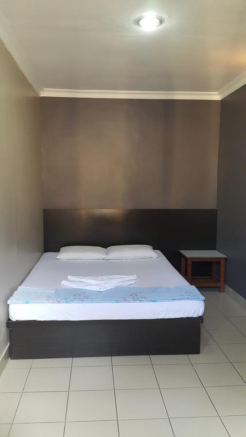 Mandarin Hotel Kuching Extérieur photo