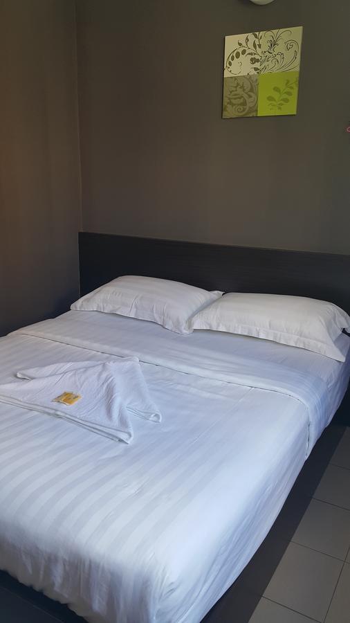 Mandarin Hotel Kuching Extérieur photo
